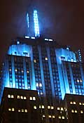 Empire State Building in New York, blau beleuchtet