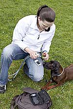 Anja Renfordt mit Hypohündin Candy