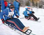 Querschnittsgelähmte und gesunde Jugendliche beim gemeinsamen Langlaufsprint-Wettkampf bei den CJD Winterspielen in Berchtesgaden.