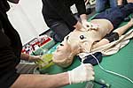 Reanimationsübung an einem medizinischen Dummy