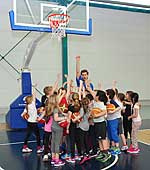 SMS Projektkinder beim Basketball-Training